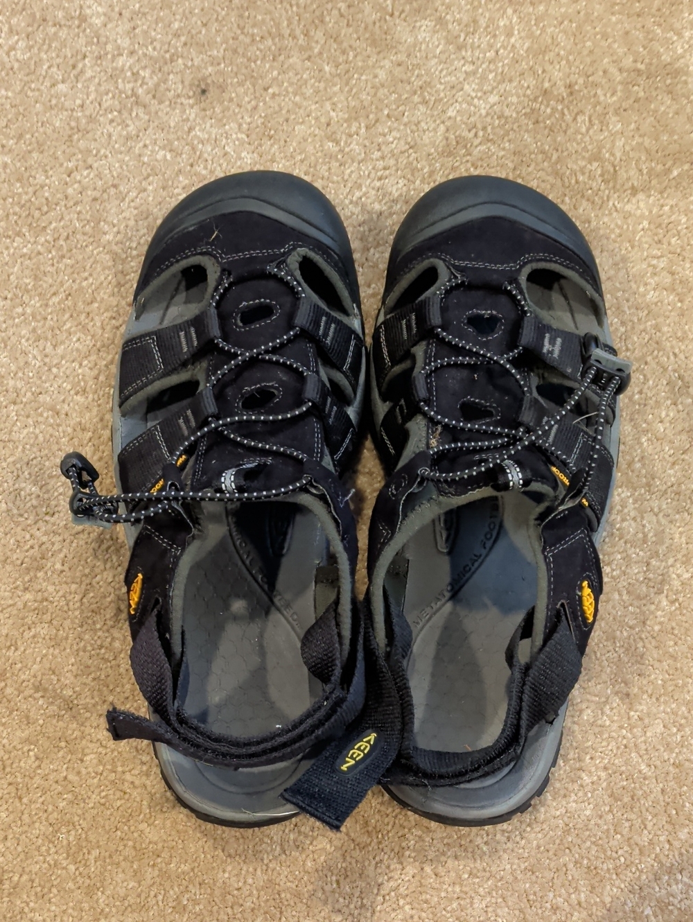 Keen Men's Black and Gray Closed-Toe Sandal